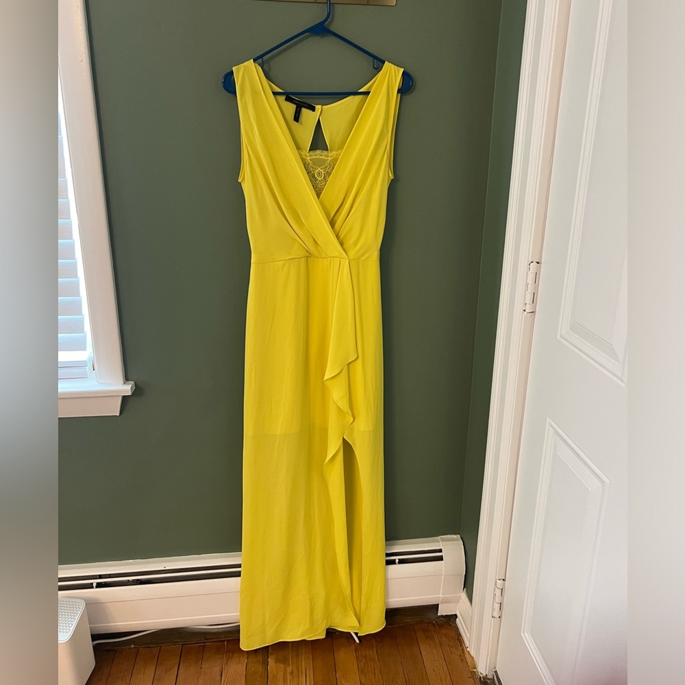 BCBGMAXAZRIA Yellow maxi dress. size 6. Worn Once. Slit on side.